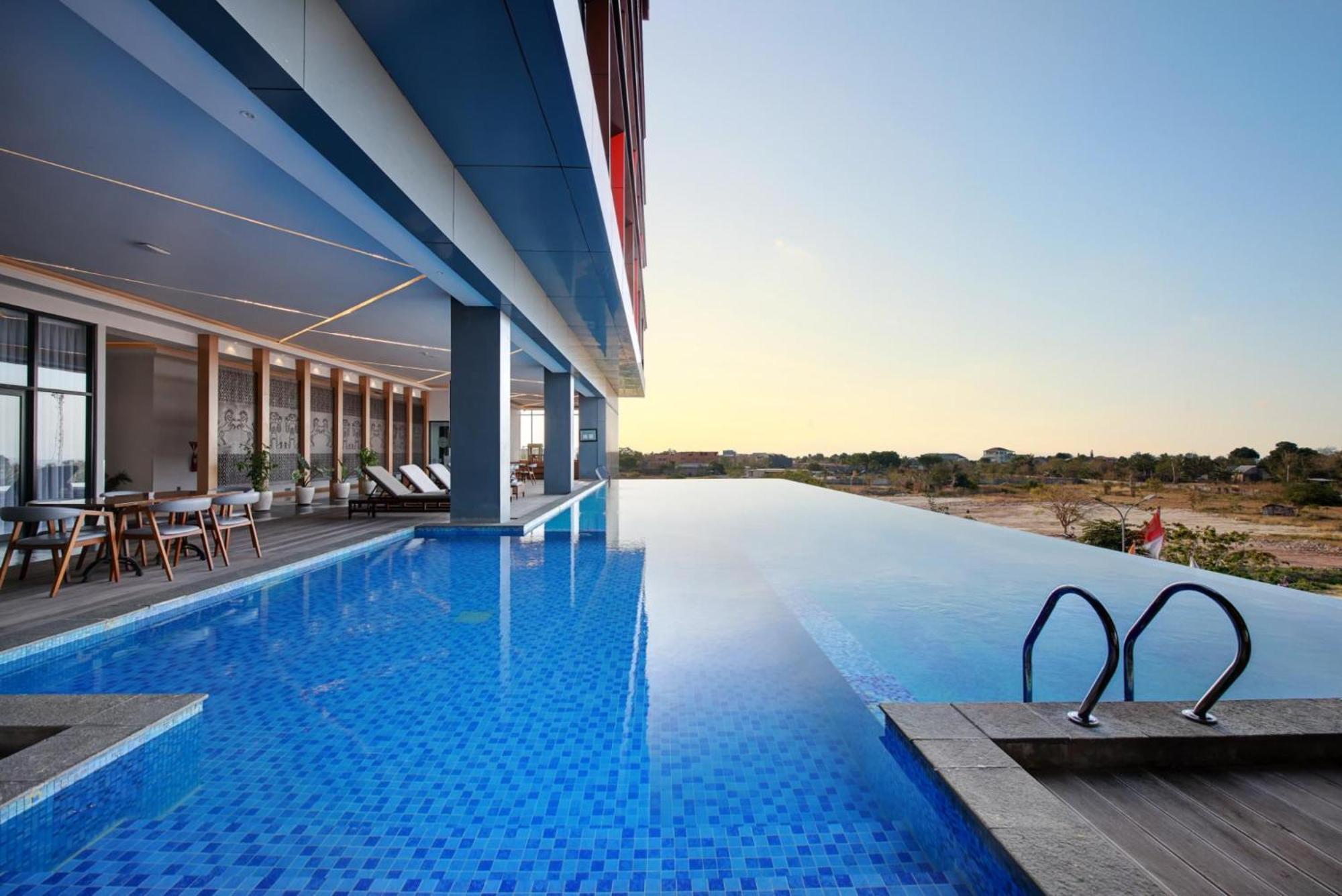 Harper Kupang By Aston Hotel Buitenkant foto